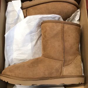 UGG Classic Short Boots Chestnut Kid’s 5 = Women’s 7
